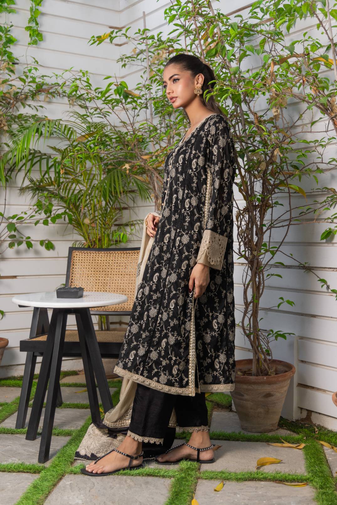 Black embroidery suit Sheherazade-SHK