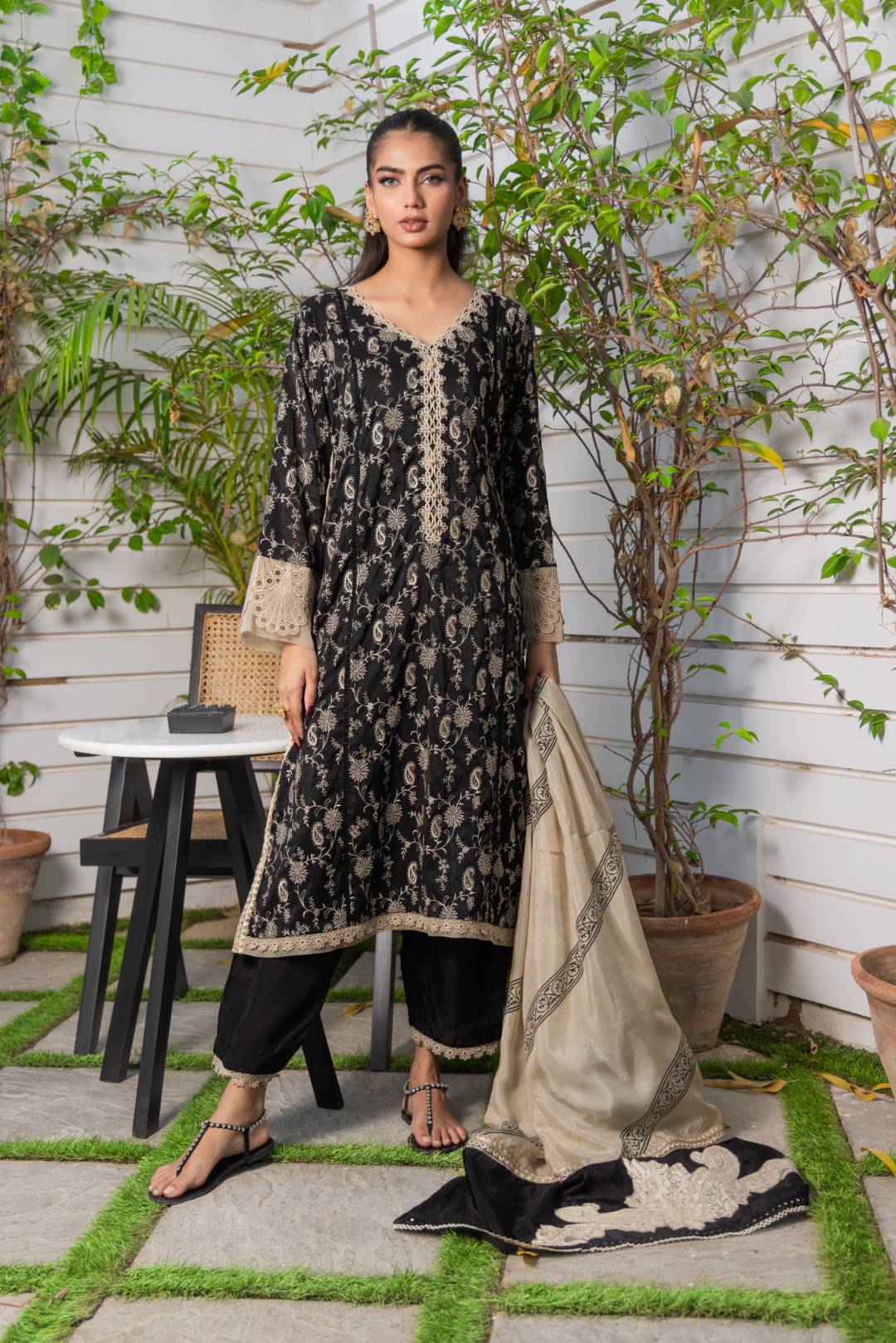 Black embroidery suit Sheherazade-SHK